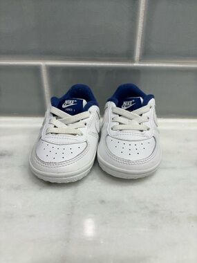 Nike baby-size 3c White & Navy Low-Top Sneakers
